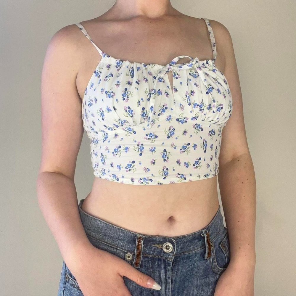 Sky & Sparrow white floral croptop size‎ small